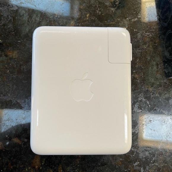 Apple Mac 140W USB-C Power Adapter with 2m USB-C to MagSafe 3 cable, Model A2452 - Picture 1 of 9
